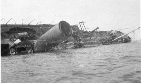 Le Navire Fontainebleau après l'incendie en 1926.