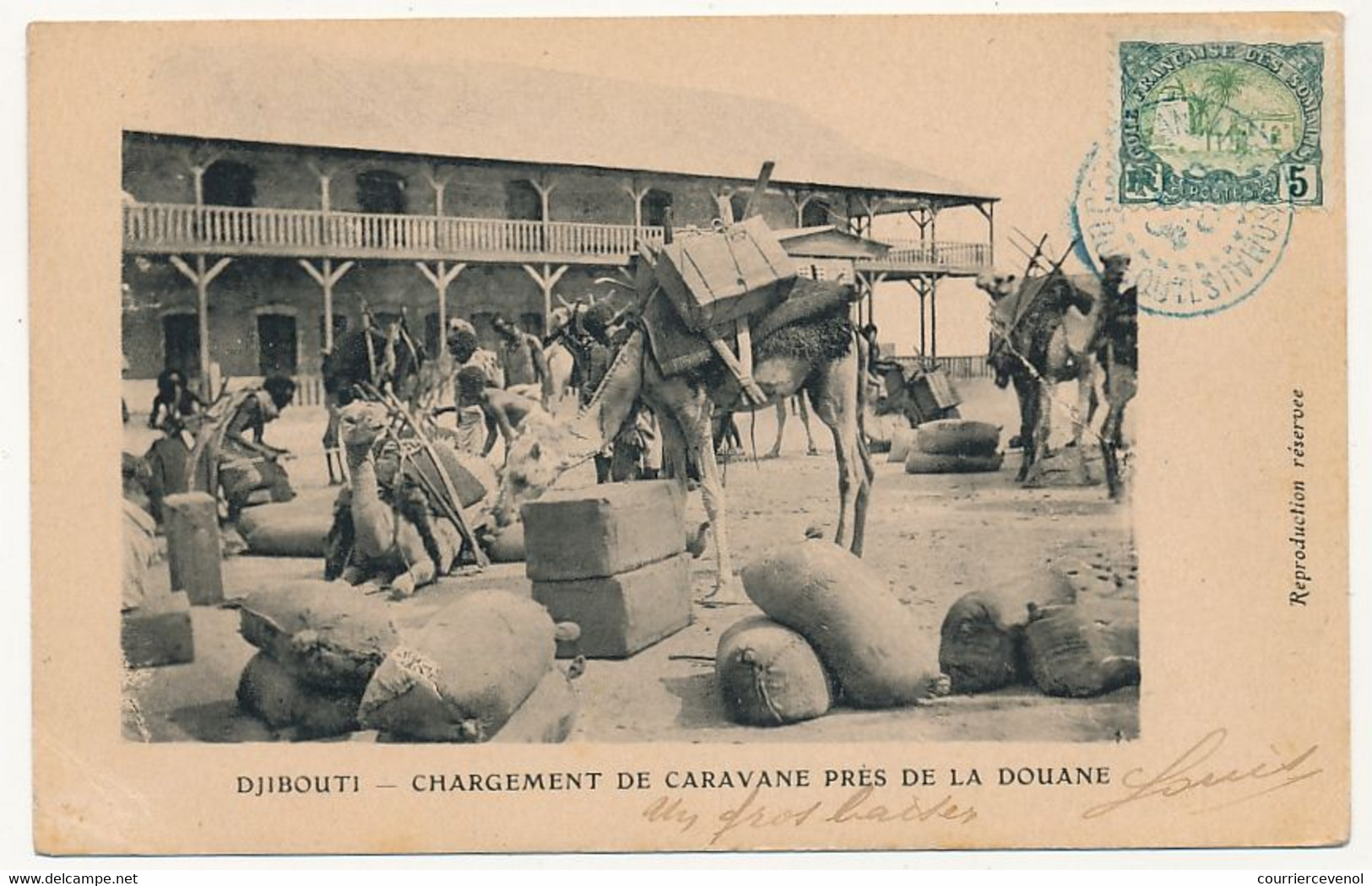 Chargement d'une caravane près de la douane a Djibouti 1910