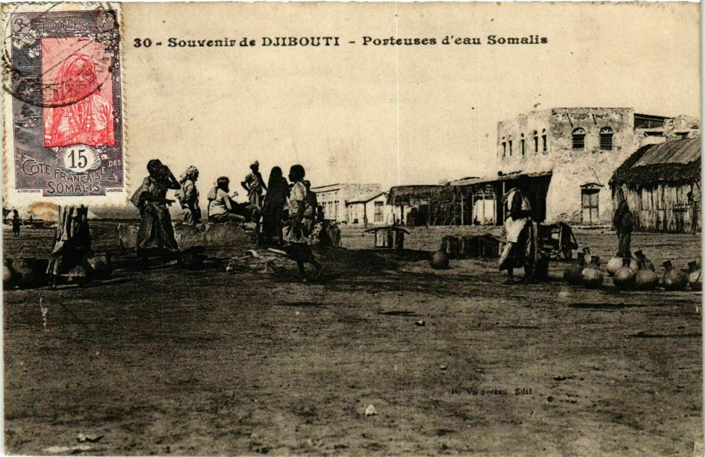 Femmes porteuses d'eau à Djibouti en 1920.
