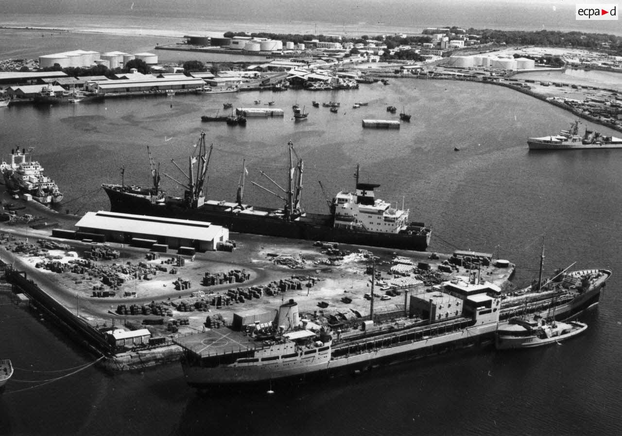 Vue aérienne du port en 1979