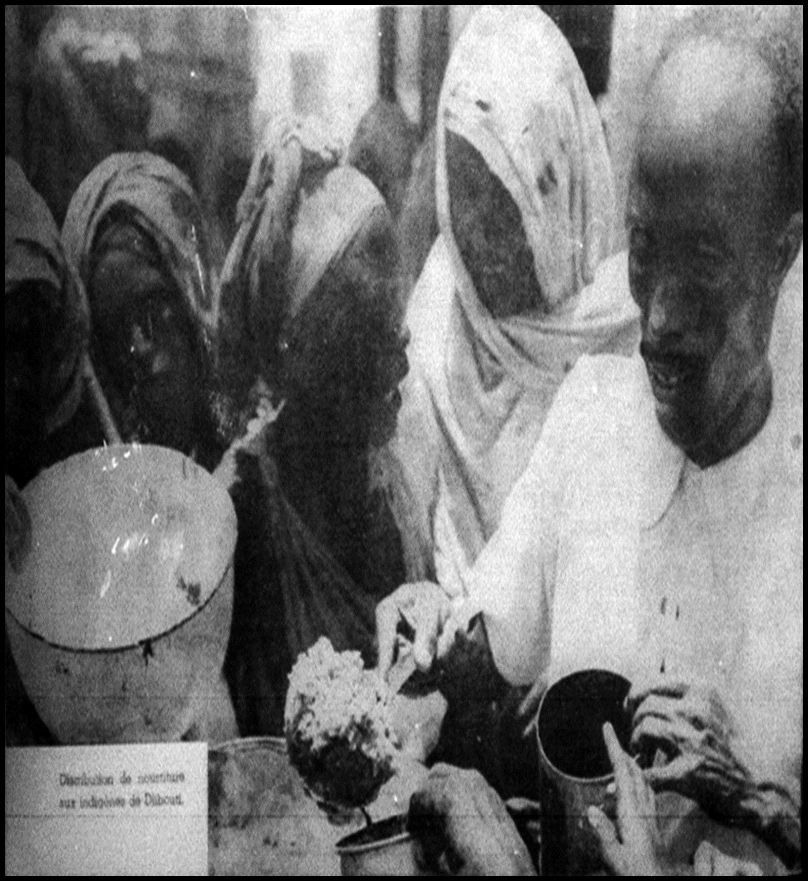 Distributions de rations de nourriture durant le blocus 1940