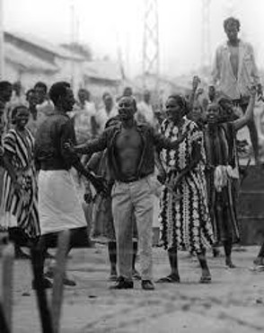 Hommes et femmes se battant pour l'indépendance de Djibouti en 1966