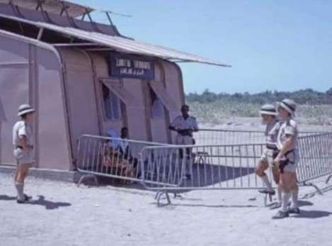 Poste de controle du barrage de la honte en 1967