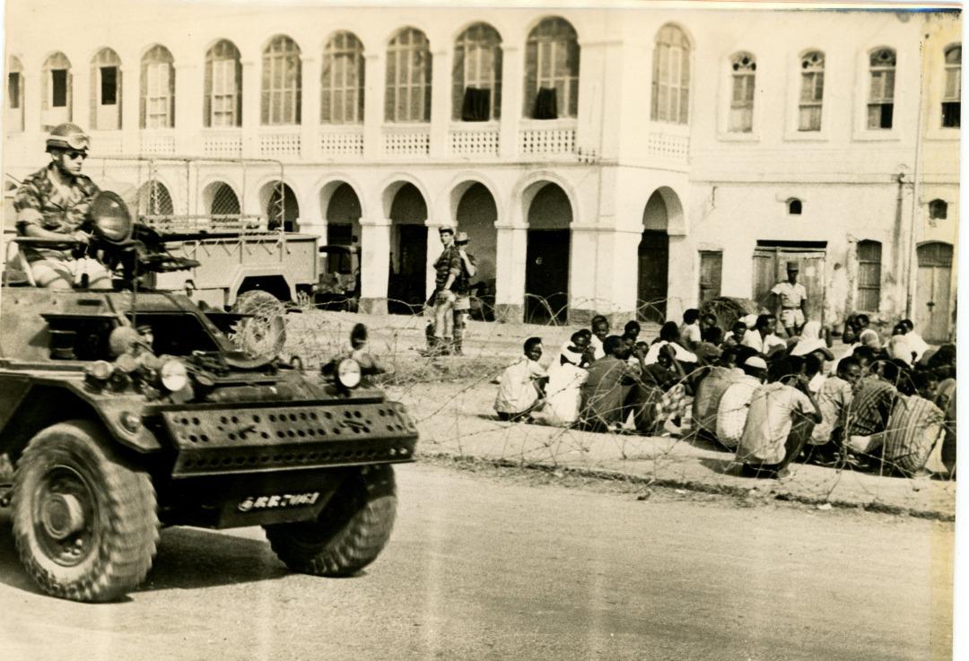 Blindés dans les rues de Djibouti en 1966.
