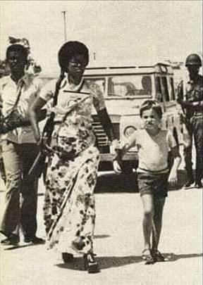 Mme Rokhaya, Indépendantiste tenant le dernier otage du Bus de Loyada en 1976.