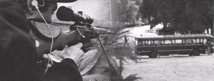 Sniper ayant le Bus de Loyada dans son visuel durant la prise d'otage de 1976.