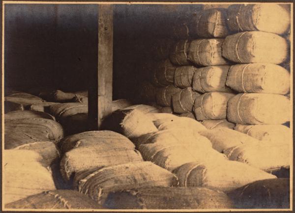 Sacs de marchandises 1922 à la Gare de Djibouti.