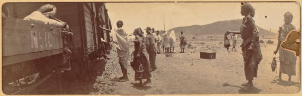 Vendeuses d'eau Août 1902. De Djibouti à Adagalla (kil. 205). Une halte dans le désert.