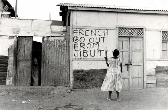 Graffiti anti francais dans les rues de Djibouti Réferendum 1967