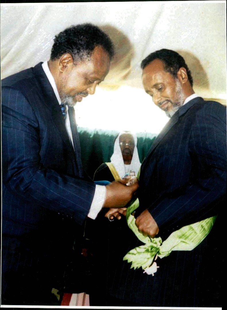Président élu suite à la Conférence d'Arta en 2000.